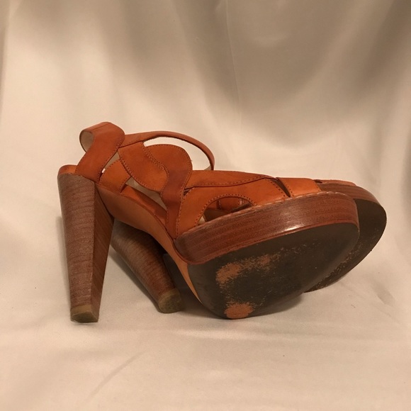 Coach British Tan Leather Heels - Size 8 - Picture 8 of 8